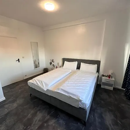 Alfa Frankfurt מלון *